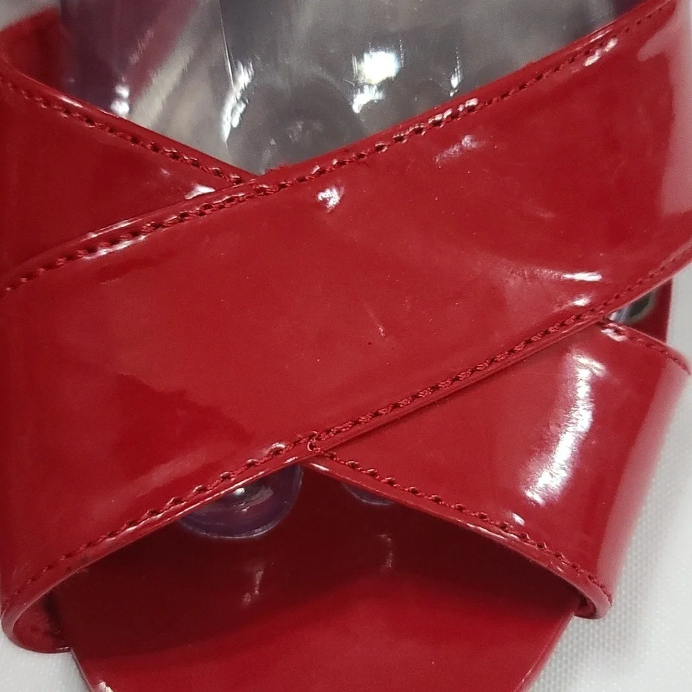 Predictions Womens Shiny Red Faux Leather Wedge Sandals Holidays 8W GUC READ‎